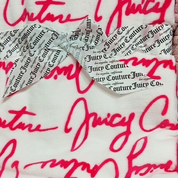 NWT Juicy Couture Plush Throw Blanket Magenta Script - Picture 2 of 7